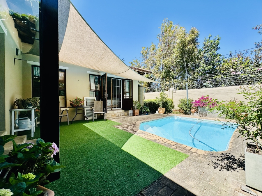 3 Bedroom Property for Sale in Sandbaai Western Cape